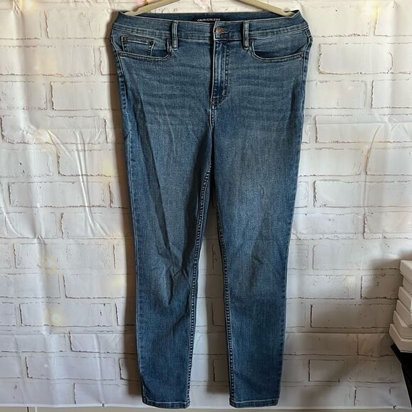 Calvin Klein jeans size 29 NWOT  CLOSET CLEAR OUT SALE!!!! - Picture 1 of 12